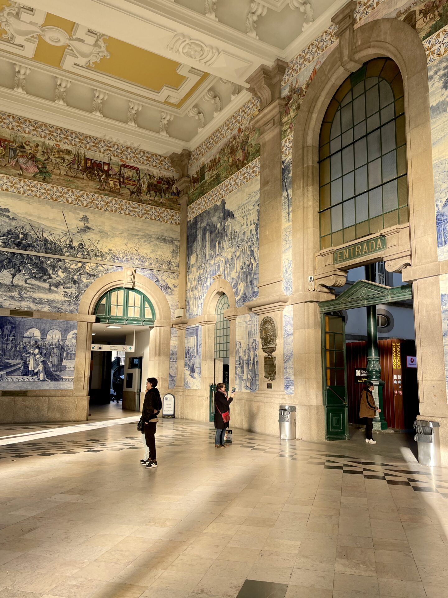 Things to do in Porto - São Bento Train Station