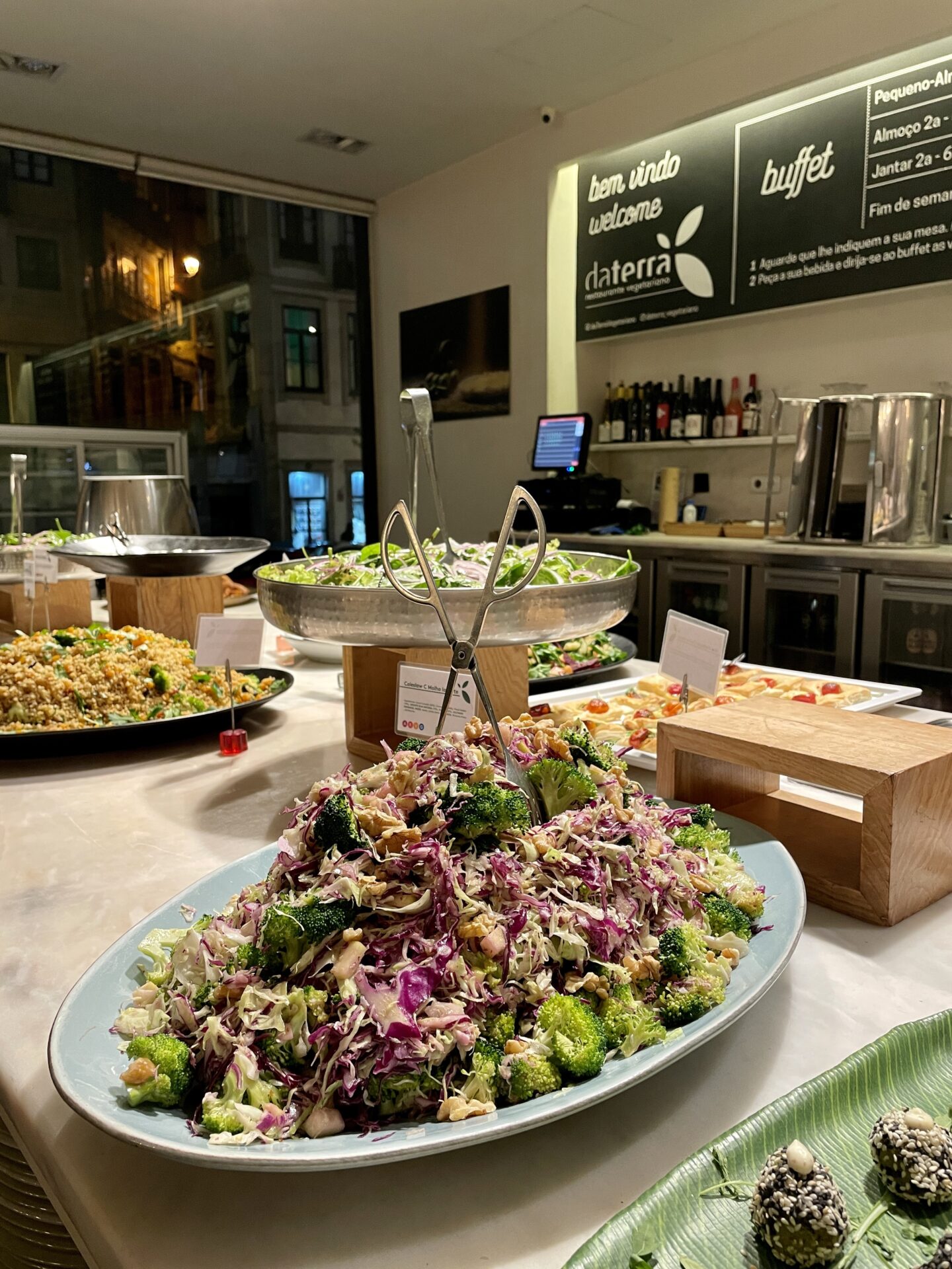 The Best Vegan and Vegetarian Restaurants In Porto - daTerra Baixa vegan buffet