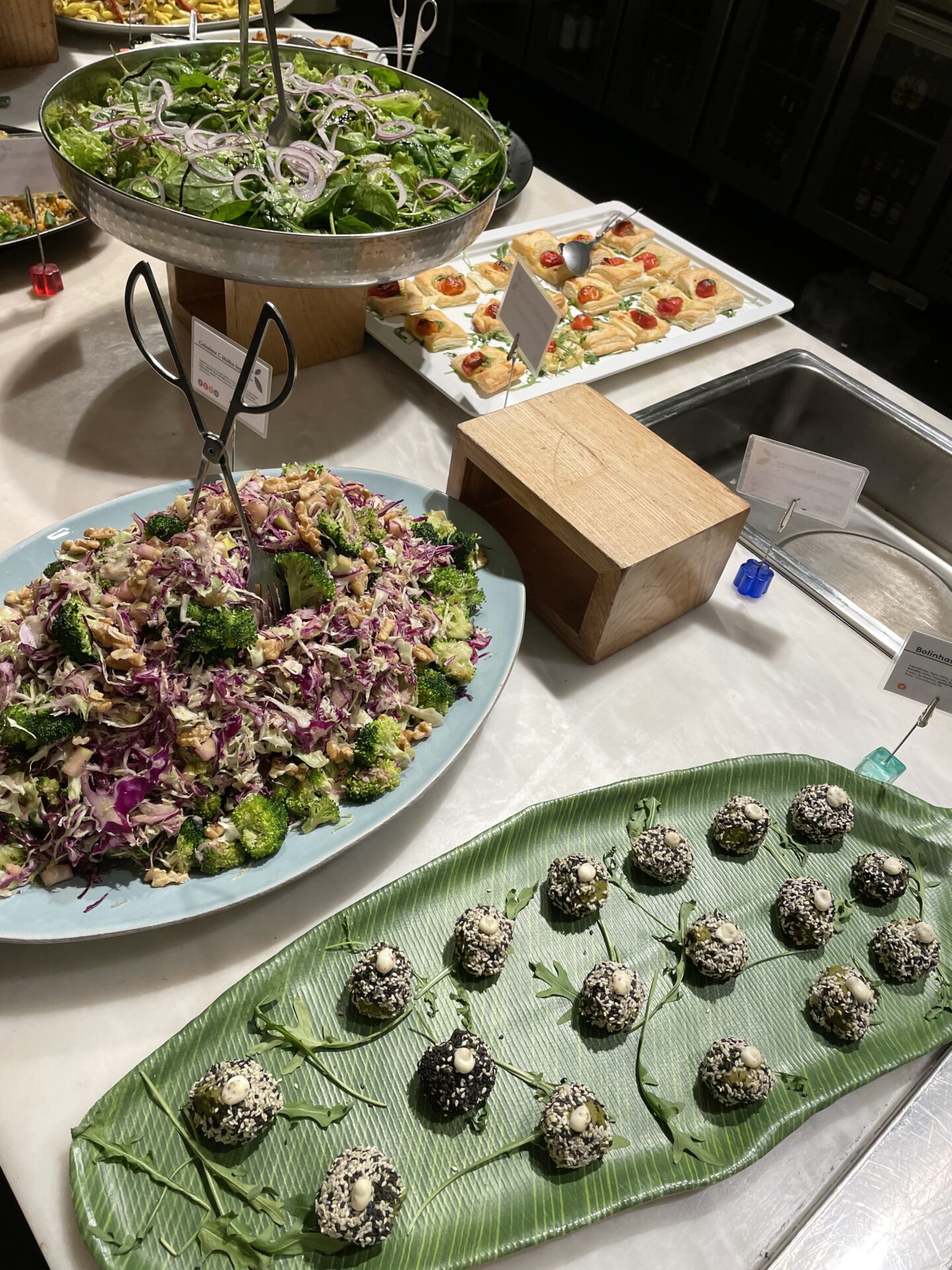 The Best Vegan and Vegetarian Restaurants In Porto - daTerra Baixa vegan buffet