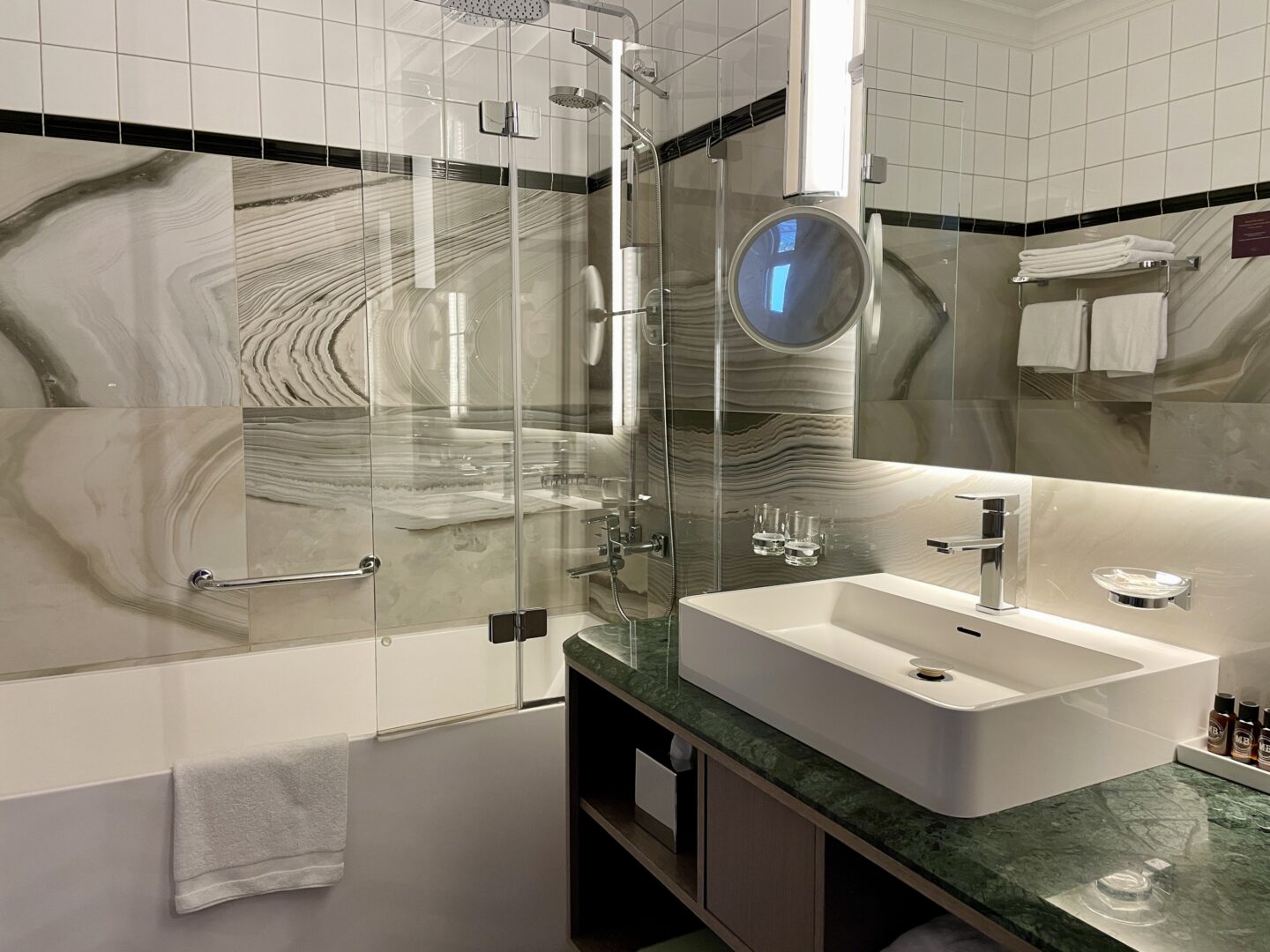 bathroom at Grand Poet Hotel by Semarah
