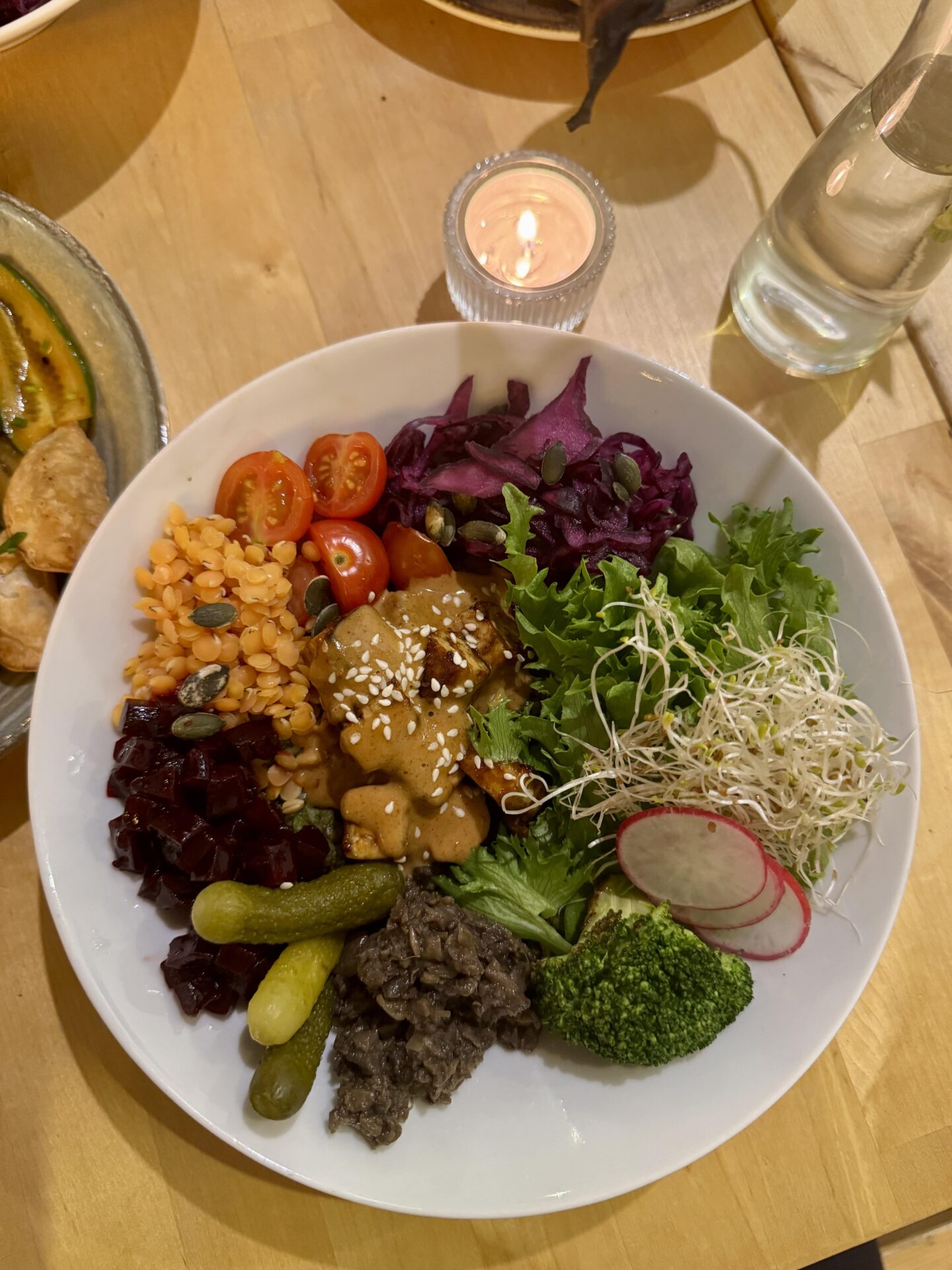 vegan buddha bowl at Rohe Kohvik in Tallinn