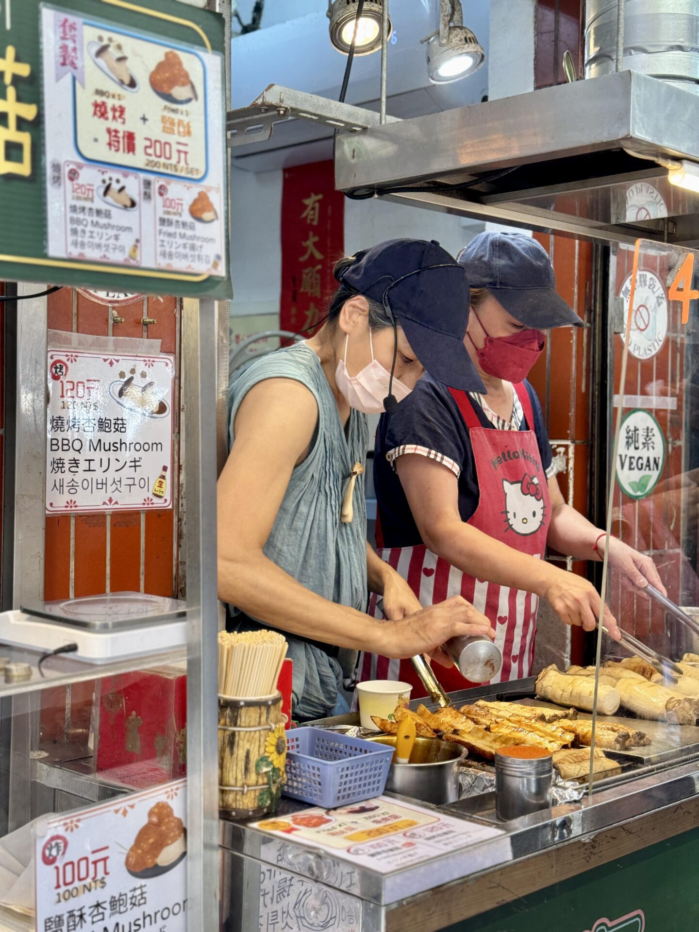 street vendors at Jiufen