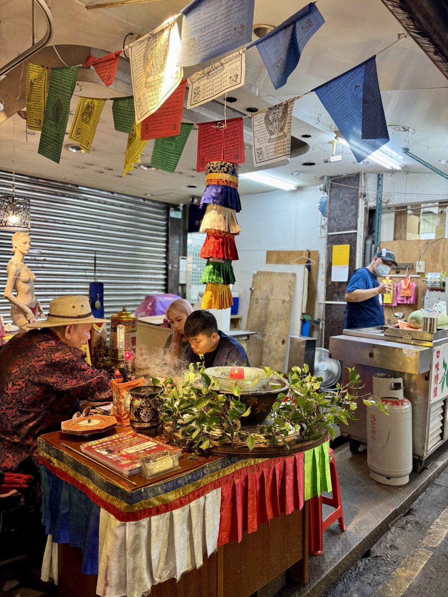 fortune telling at Raohe Street Night Market in Taipei