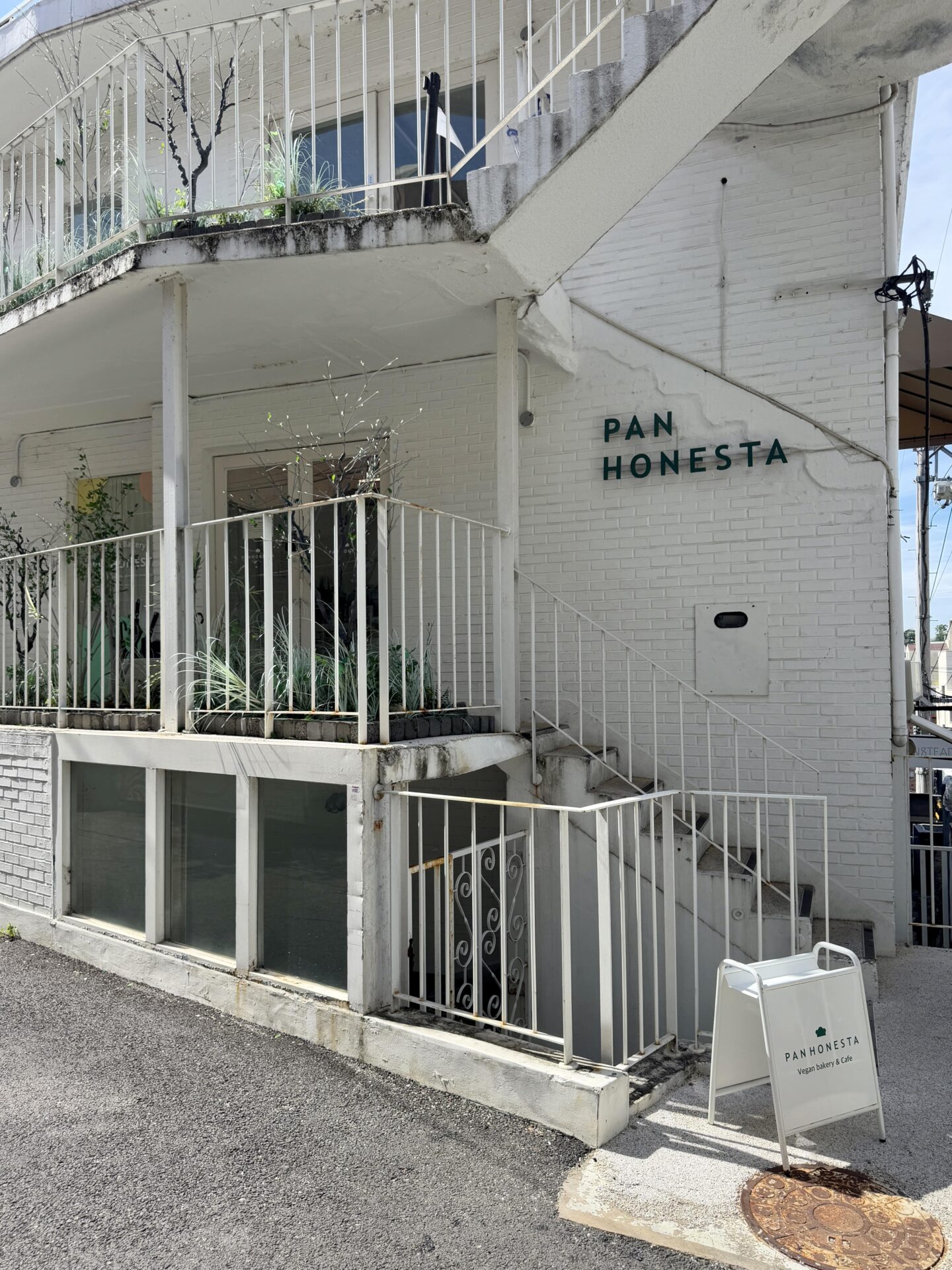 exterior of Pan Honesta Itaewon, Seoul