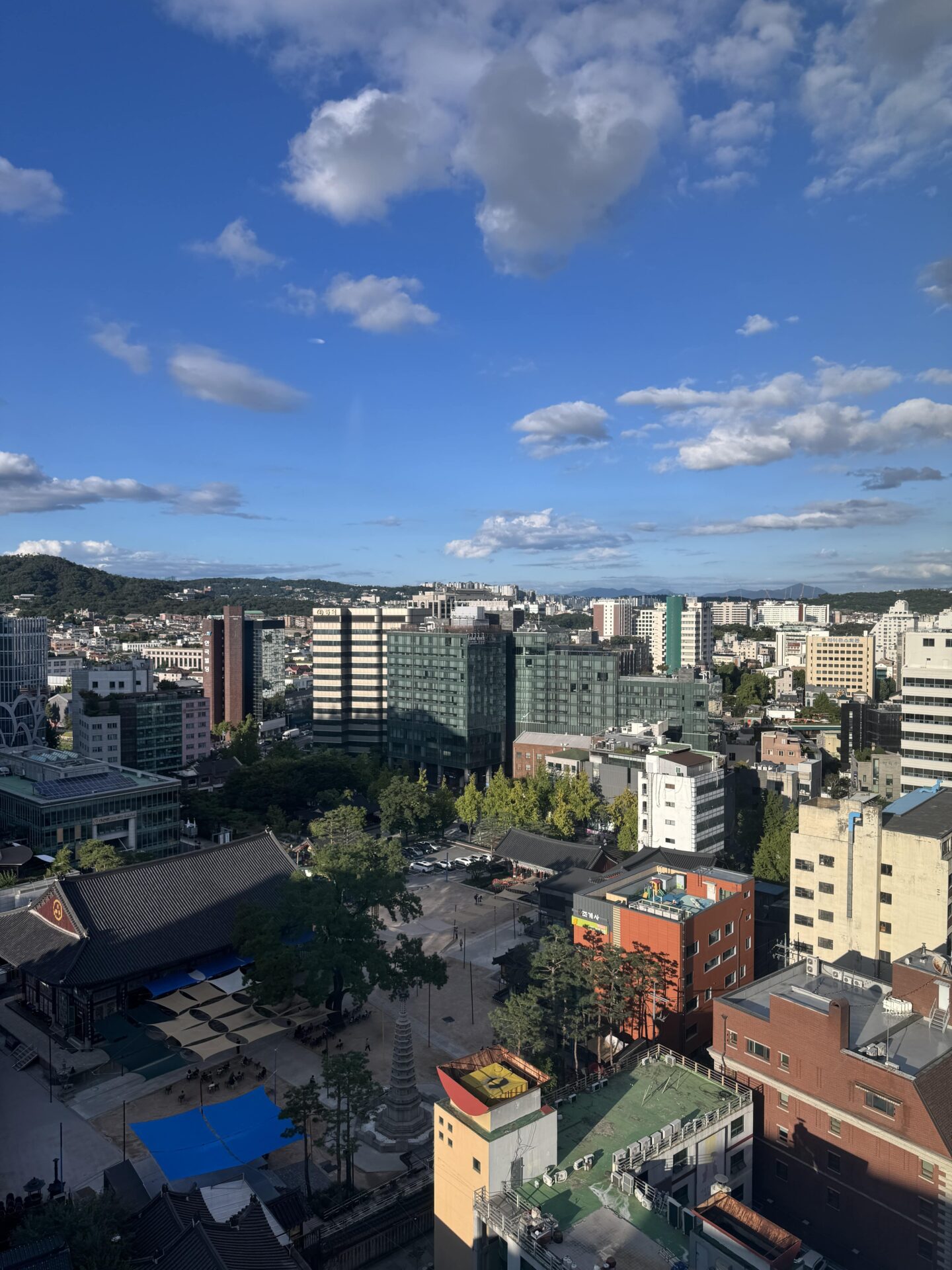 the view from our room at Shilla Stay Gwanghwamun Myeongdong overlooking Jogyesa temple