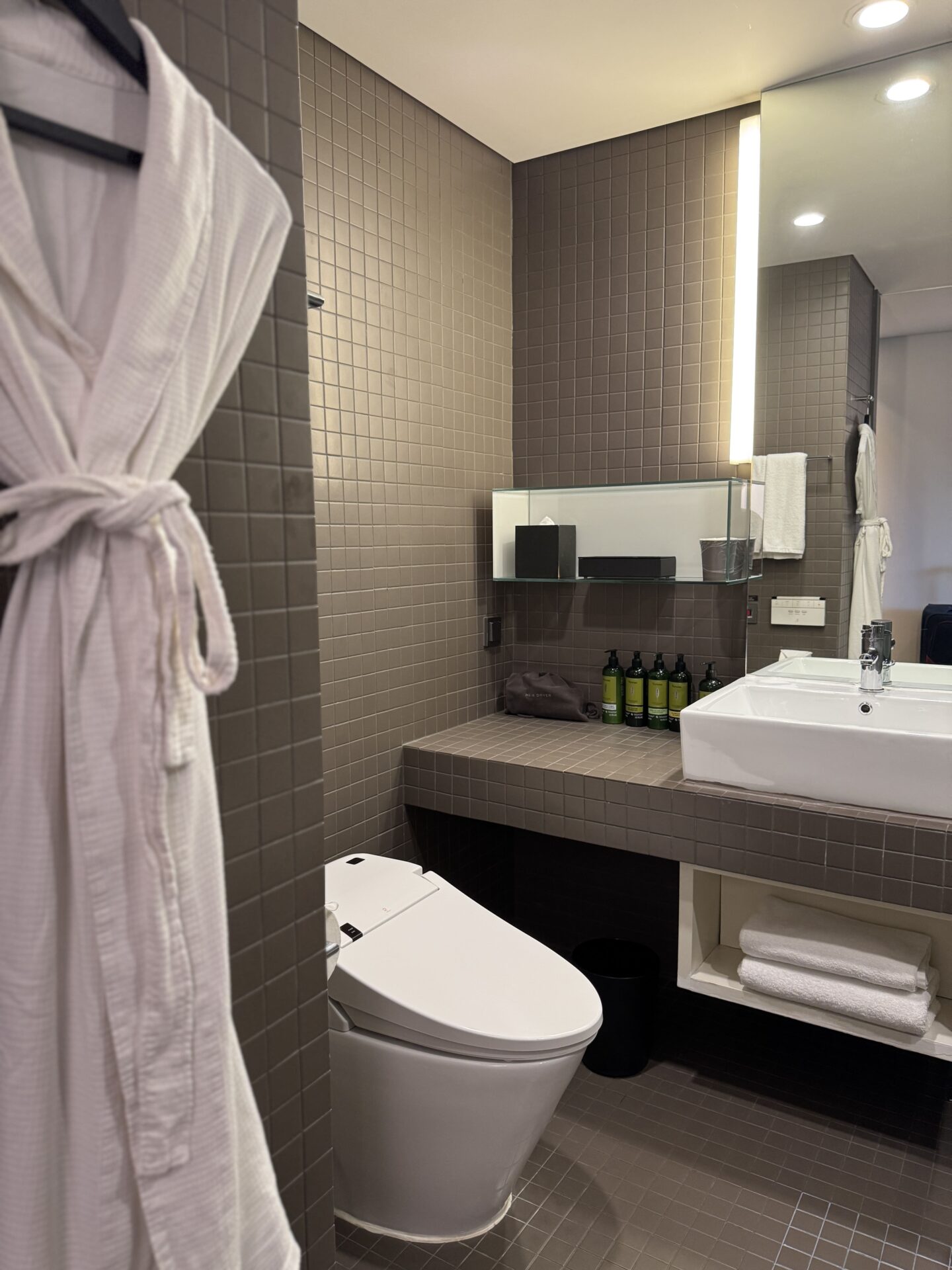 bathroom inside a double room at Shilla Stay Gwanghwamun Myeongdong