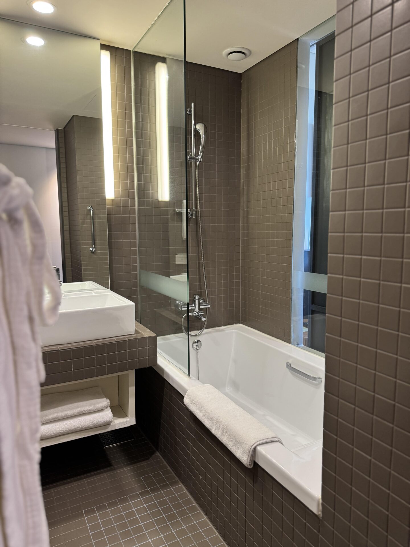 bathroom inside a double room at Shilla Stay Gwanghwamun Myeongdong