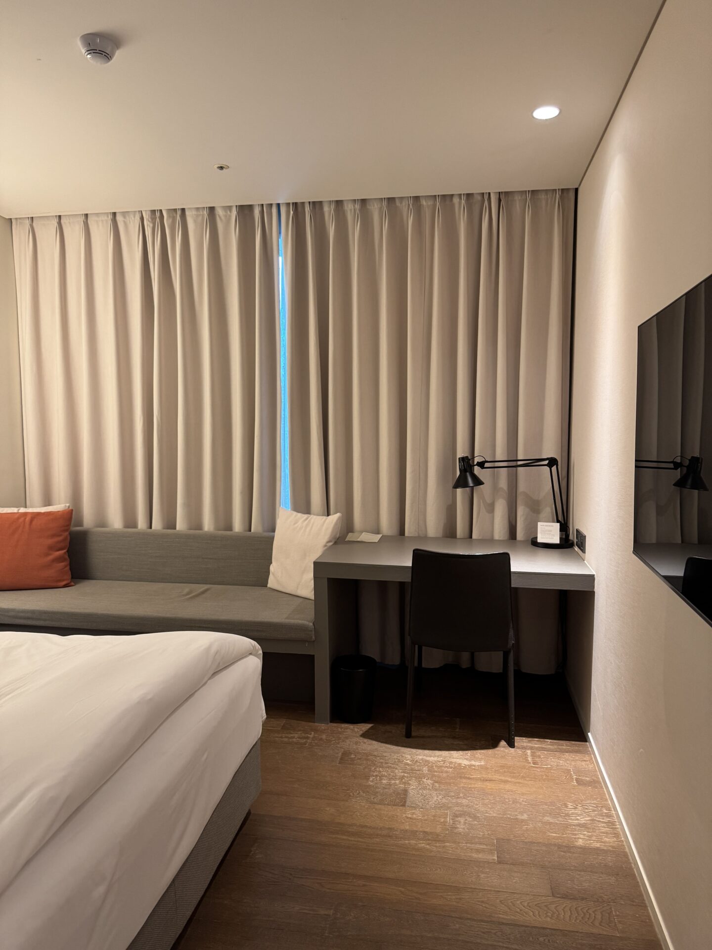 our room at Shilla Stay Gwanghwamun Myeongdong with a desk and seating area